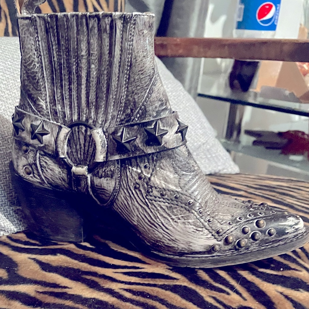 Circle G ankle booties